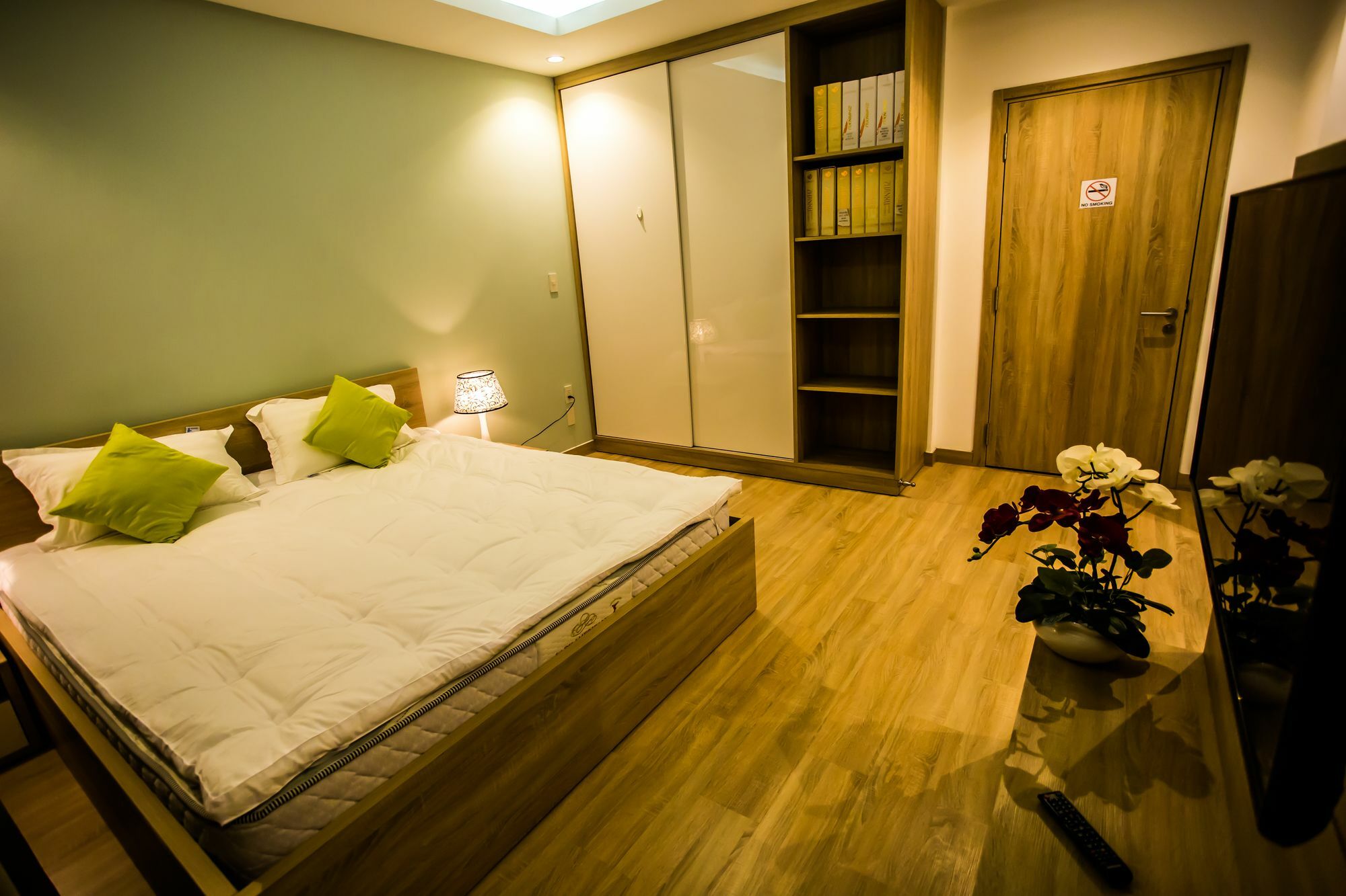 Golden Tree Apartments Хошимин Екстериор снимка